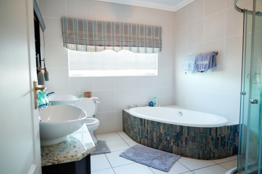 4 Bedroom Property for Sale in Wilkoppies North West